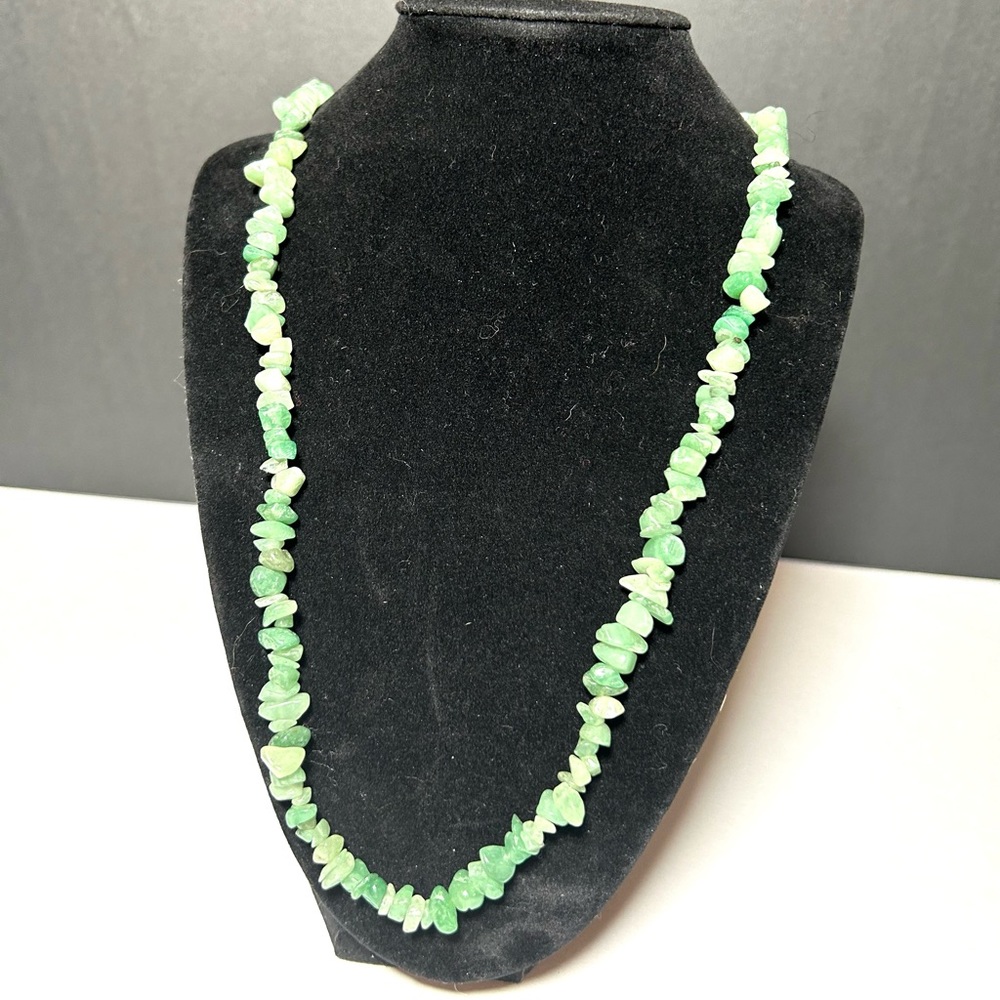 Green Stone Costume Necklace - Picture 2 of 3